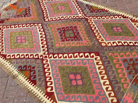 GORGEOUS Diamond Design Kilim Rug, 87