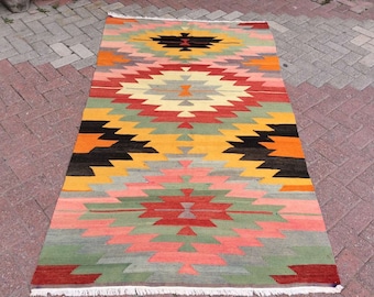 ヴィンテージ トルコ キリム ランナーラグ：ピンク＆ホワイト フラット