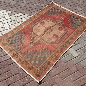 Vintage Turkish rug, 71&quot; x 45&quot;, Traditional Anatolian rugs, hand knotted rug, Turkish rug, small rugs, pale rugs, oushak rug, rug, rug