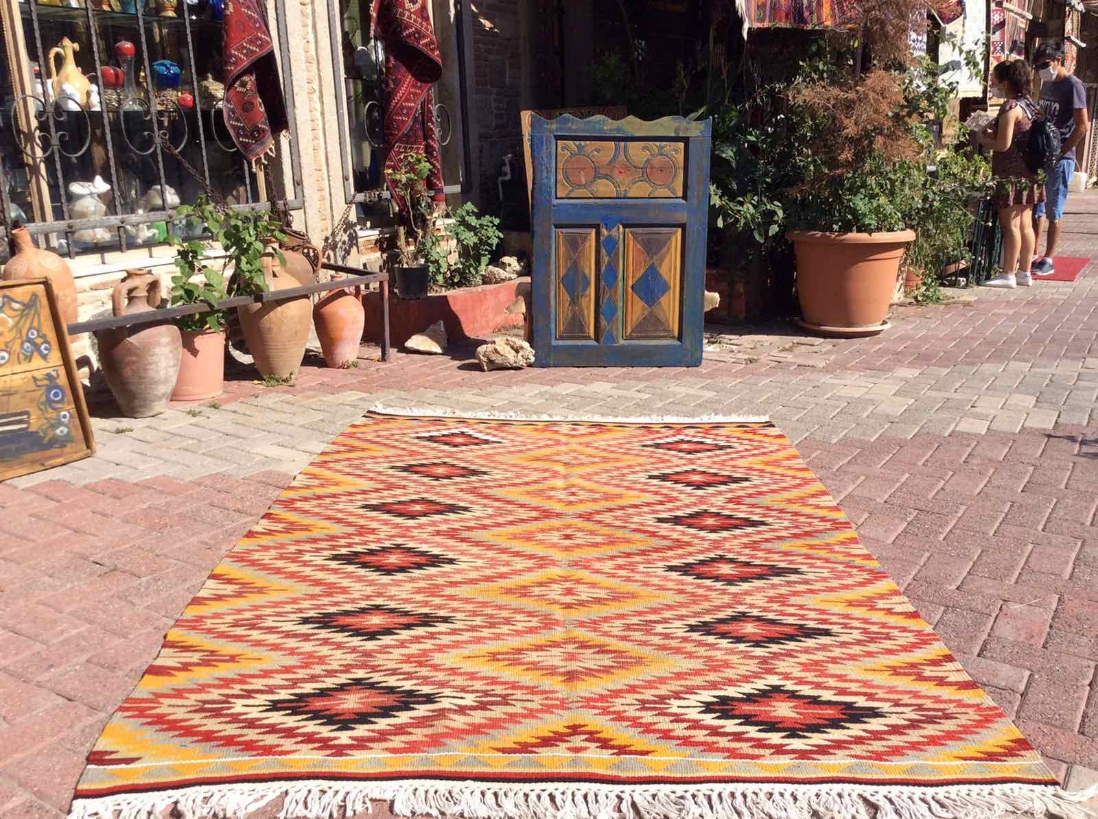 84×115 \"A foggy day” ViNTAGE TURKiSH RUG 5' x 9' - Vintage Turkish Area Rug, Beige - Cirilyn | Kuden Rugs