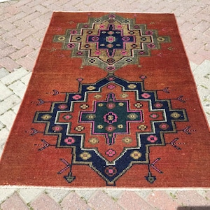 Red Turkish Rug, 69&quot; x 46.5&quot; Area rug, Vintage rug, Traditional Anatolian rugs, hand knotted rug, Turkish rug, small rug, oriental rug, 128x