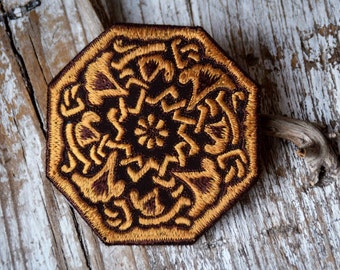 Toppa floreale celtica, ricamo celtico fatto a mano, Keltischer Aufnäher, Blumen Patch, Flower Patch, spilla, FATTO A MANO CON AMORE, 8 cm, ~3,1 pollici