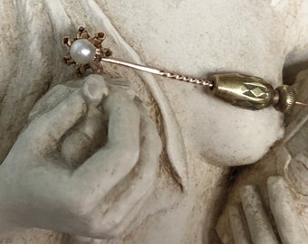 Épinglette victorienne antique en perle de culture en or 10 carats