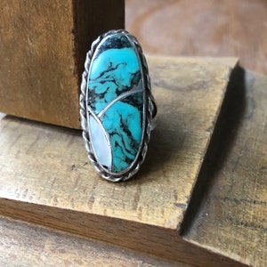 Vintage Navajo N. Lee Signed Turquoise Mother of Pearl 925 Ring