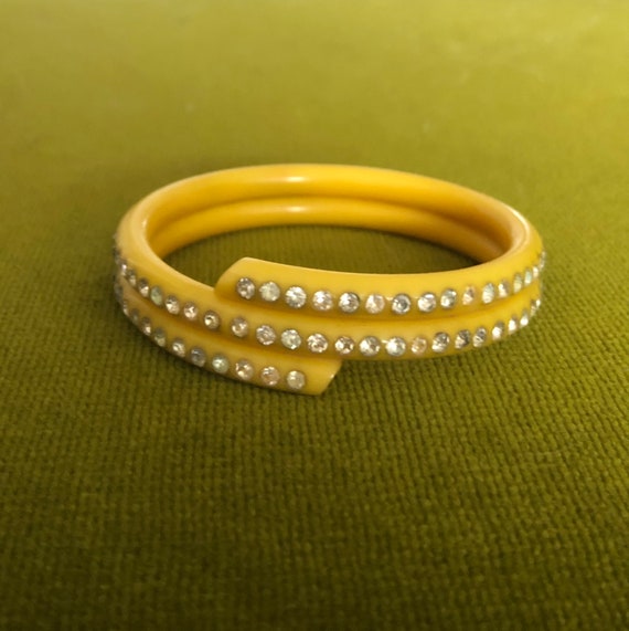 Bakelite Yellow Coiled Bangle Bracelet With Rhinestones TESTED