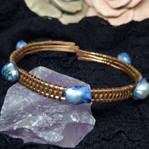 Handmade Copper and Blue Pearl Bracelet – Boho Chic Wire Weaving Jewelry – Unique Gift for Her, Spiritual and Elegant