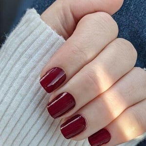 London Calling (Deep Red) Color Street Nail Strip Set