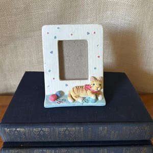 Vintage 2 x 2.5 Orange Cat Resin Picture Frame--2x2.5 Miniature 3D Cat Frame--Small Tabletop Frame--Wallet Size Picture Frame