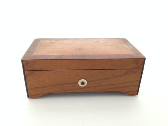 lador music box
