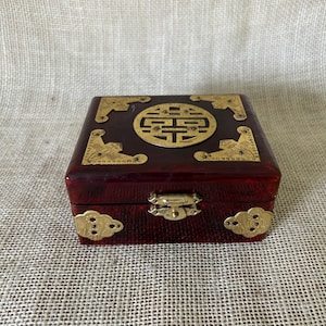 Vintage Chinese Wood & Brass Jewelry Box--Chinoiserie Rosewood Jewelry Box--4&#39;&#39; Jewelry Chest--Asian Decor Rosewood and Brass Latched Box