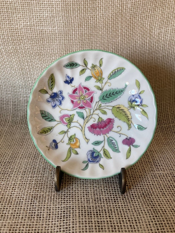 Ceramic Small Footed Round Dish With Bee And Flower Design