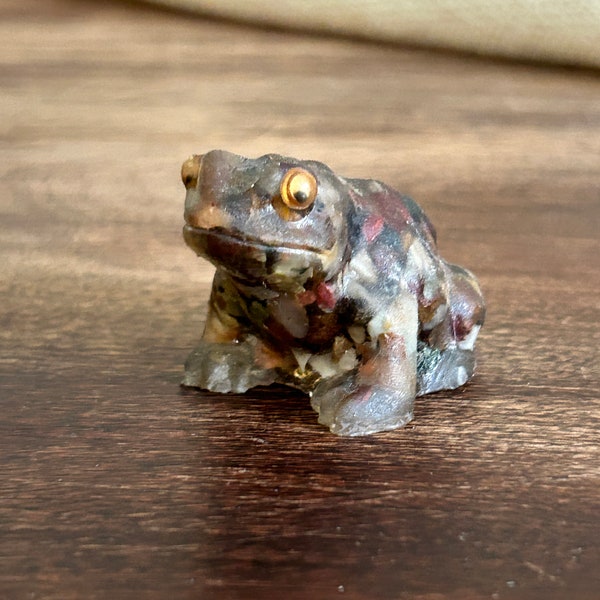 Vintage Resin Frog Figurine--Googly Eye Brown Frog Figurine--Miniature Molded Chip Composite Resin Frog Figurine--Toad Figurine