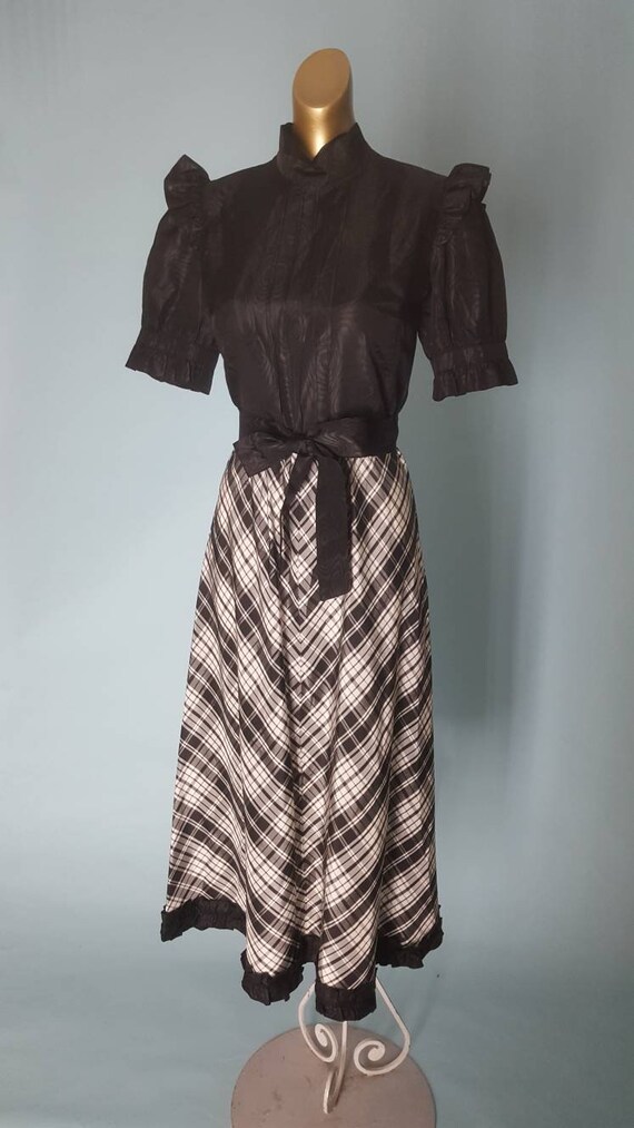 Fantastic black and white plaid tartan taffeta mid