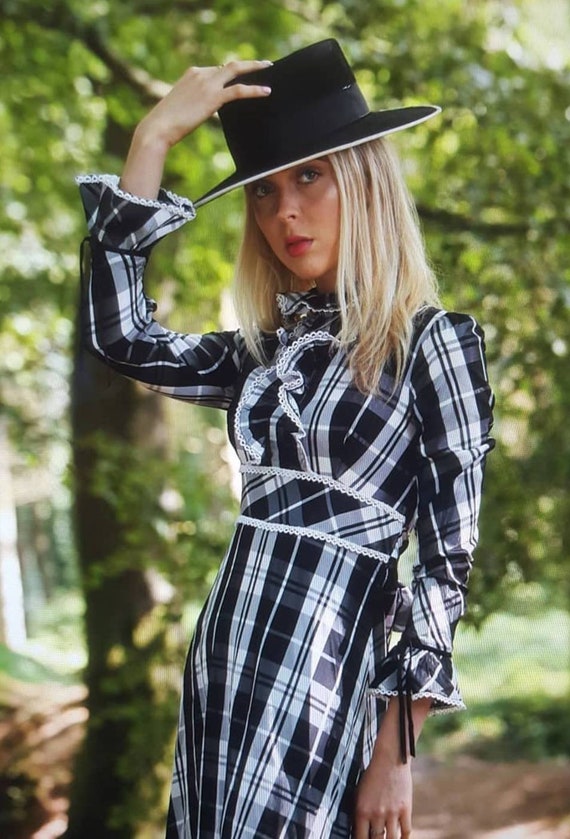 Exceptional black and white taffetta plaid check p