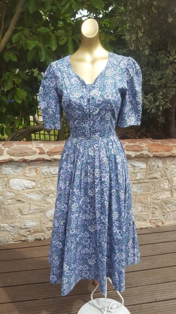 Stunning 1980s cotton blue floral Laura Ashley mid