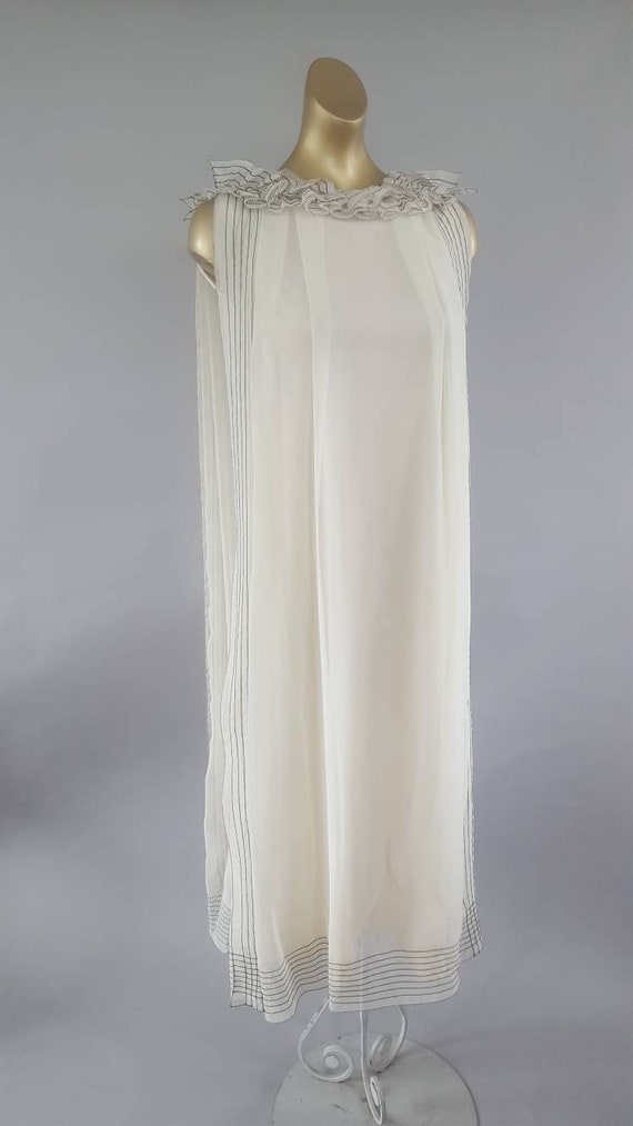 Exquisite ivory chiffon and ruffle designer Jean V
