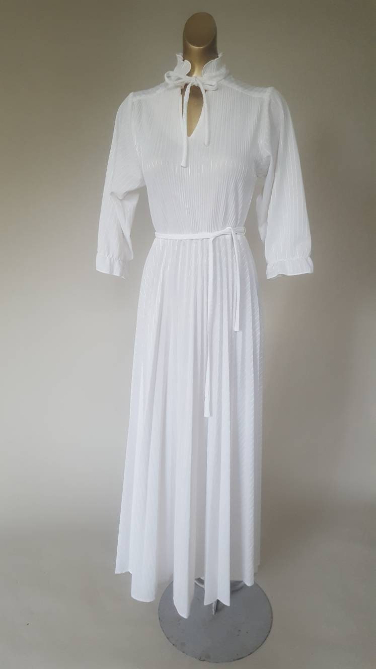 Image of Amazing Crisp Off White Prairie Pleated S Maxi Dress