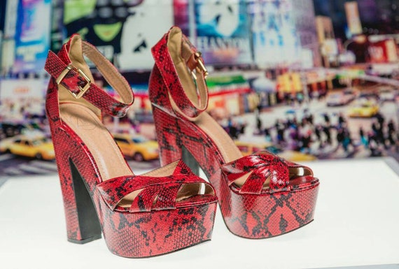 Gorgeous 70s style red black python skin print pla