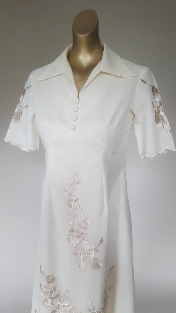 Beautiful 70s cotton floral embroidery kaftan dres