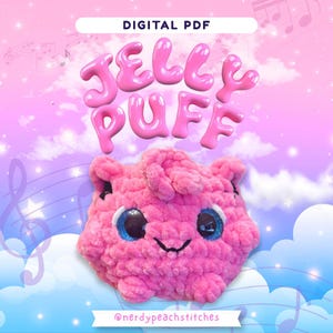 Puede incluir: Un peluche de ganchillo rosa con grandes ojos azules brillantes y una pequeña boca negra bordada. El texto DIGITAL PDF aparece sobre el peluche, y JELLY PUFF está escrito en grandes letras rosas brillantes. El fondo muestra nubes.