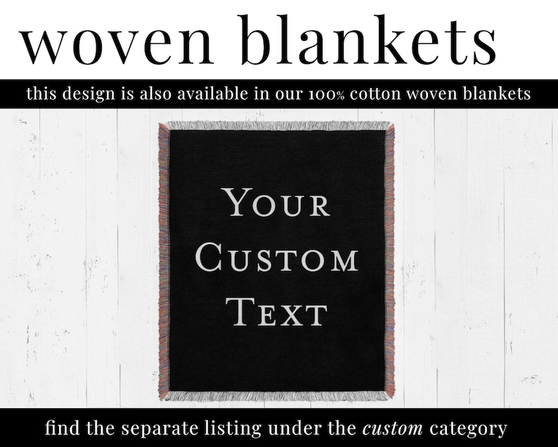 Puede incluir: Manta de tejido negro con flecos. La manta tiene texto blanco que dice "YOUR CUSTOM TEXT".