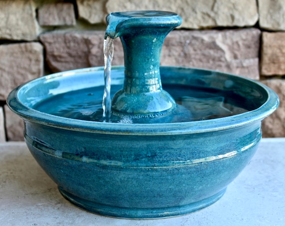 Amazon Com Petsafe Creekside Ceramic Pet Fountain 60 Oz Water Capacity Pet Supplies