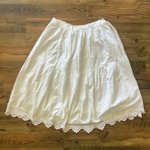 Vintage Dirndl Unterrock aus Baumwolle mit Spitzenbesatz