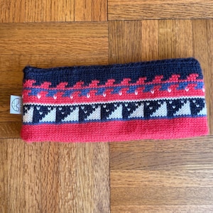 Dzianinowa opaska narciarska Igloo z lat 80. | Ocieplacz na uszy Fair Isle w stylu retro | Zimowa chusta na głowę w stylu nordyckim geometrycznym | Mieszanka wełny w kolorze czerwonym, granatowym i białym