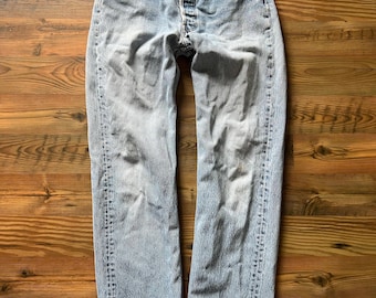 Jeansy Vintage Levis 501 XX - rozmiar 33 x 33, sprany denim