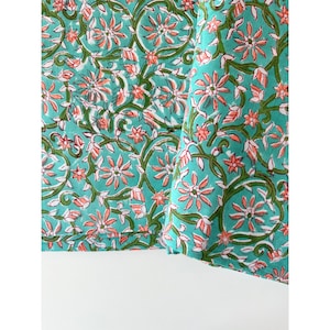 Indischer Baumwollstoff mit Blockprint, Handgestempelter Stoff, Blumenmuster in Orange und Grün, Reststück 2,00m, Reststück von Hand gestempelt