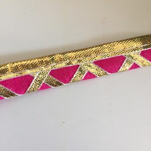 Adorno estrecho rosa y dorado, adorno de encaje gitano, adorno étnico indio, adorno de cinta de sari cortado a medida, adorno de decoración estrecho, 1,5 cm (media pulgada)