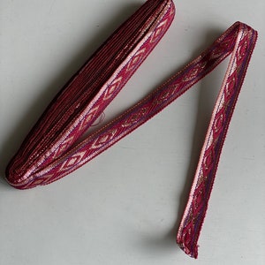 Jari estrecho de color rojo oscuro y dorado, ribete de encaje gitano, ribete étnico indio, ribete de cinta de sari cortado a medida, ribete decorativo estrecho, 1,5 cm (media pulgada)