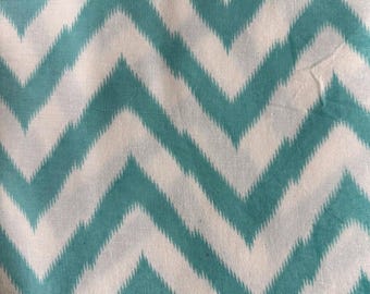 Tessuto di cotone a spina di pesce color verde acqua, stampa a zigzag color acquamarina, tessuto stile ikat, tessuto per quilting e cucito tagliato su misura, tessuto per tappezzeria e artigianato