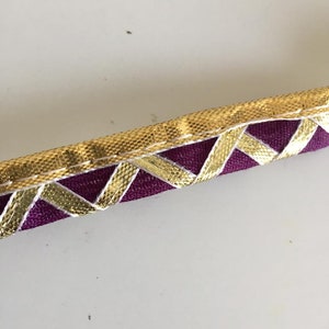 Adorno estrecho morado y dorado, adorno de encaje gitano, adorno étnico indio, adorno de cinta de sari cortado a medida, adorno de decoración estrecho, 1,5 cm (media pulgada)