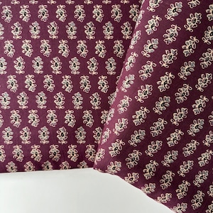 Tessuto Buti con stampa floreale a blocchi, stampa in marrone scuro e beige, tessuto indiano in puro cotone, taglio da 20 pollici, tessuto da cucito leggero