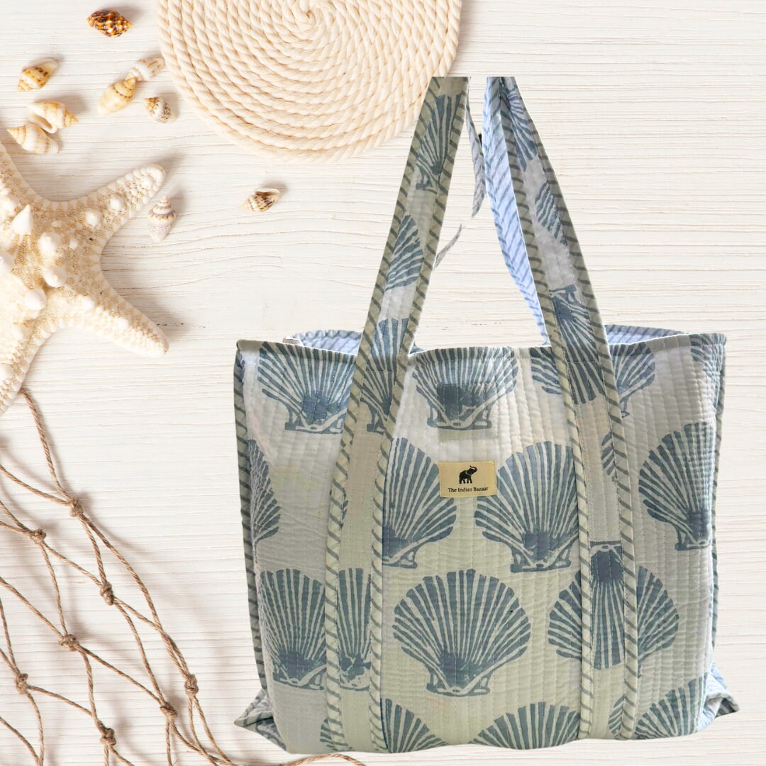 人気アイテムランキング Reversible Cotton Quilted Tote Shell White and Gray - Bag バッグ