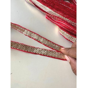 Adorno de encaje gitano rojo y dorado estrecho, adorno étnico indio, adorno de cinta de sari cortado a medida, adorno de decoración estrecho, 1 cm (media pulgada)