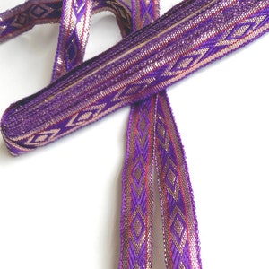 Adorno estrecho morado y dorado, adorno de encaje gitano, adorno étnico indio, adorno de cinta de sari cortado a medida, adorno de decoración estrecho, 1,5 cm (media pulgada)