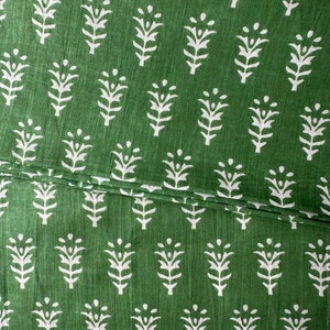 saliegroene katoenen stof met bloemenblokprint, Indiaas handgestempeld katoen op maat gesneden, quiltstof, naaistof, mode, 70 cm 27 inch,