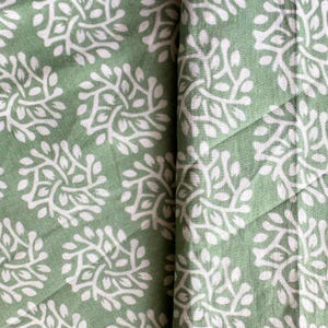 Grüne und weiße kleine Buti Gedruckt Stoff, 3,70 Meter Schnitt, Indische Baumwolle, Quilten Nähen, leichtes Gewicht, die Herstellung von Kleidern, Mode Stoff