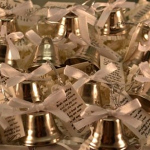 150 zilveren bel Trouwbedankjes met wit lint, zilveren string en gedichtkaart, Wedding Bells, Kissing Bells, Christmas Bell, Jingel Bells