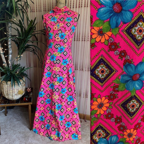 1960s Bright Floral Psychedelic Print Barkcloth Ma