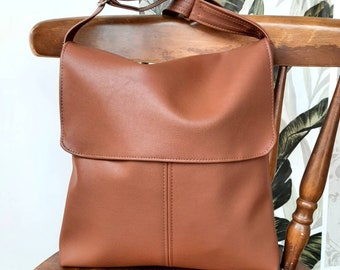 PU leather handbag in Cognac tan brown.. Vegan  messenger cross body crossbody shoulder  bag satchel