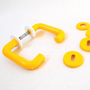 yellow door handle vintage knobs plastic houseware italian design handles for doors 90s design 80s retro style holds and knobs memphis decor
