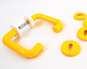 yellow door handle vintage knobs plastic houseware italian design handles for doors 90s design 80s retro style holds and knobs memphis decor