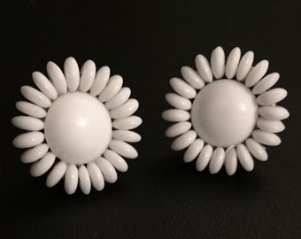 Vintage 50s Midcentury Domed Bead Screw Back Earrings White Flower