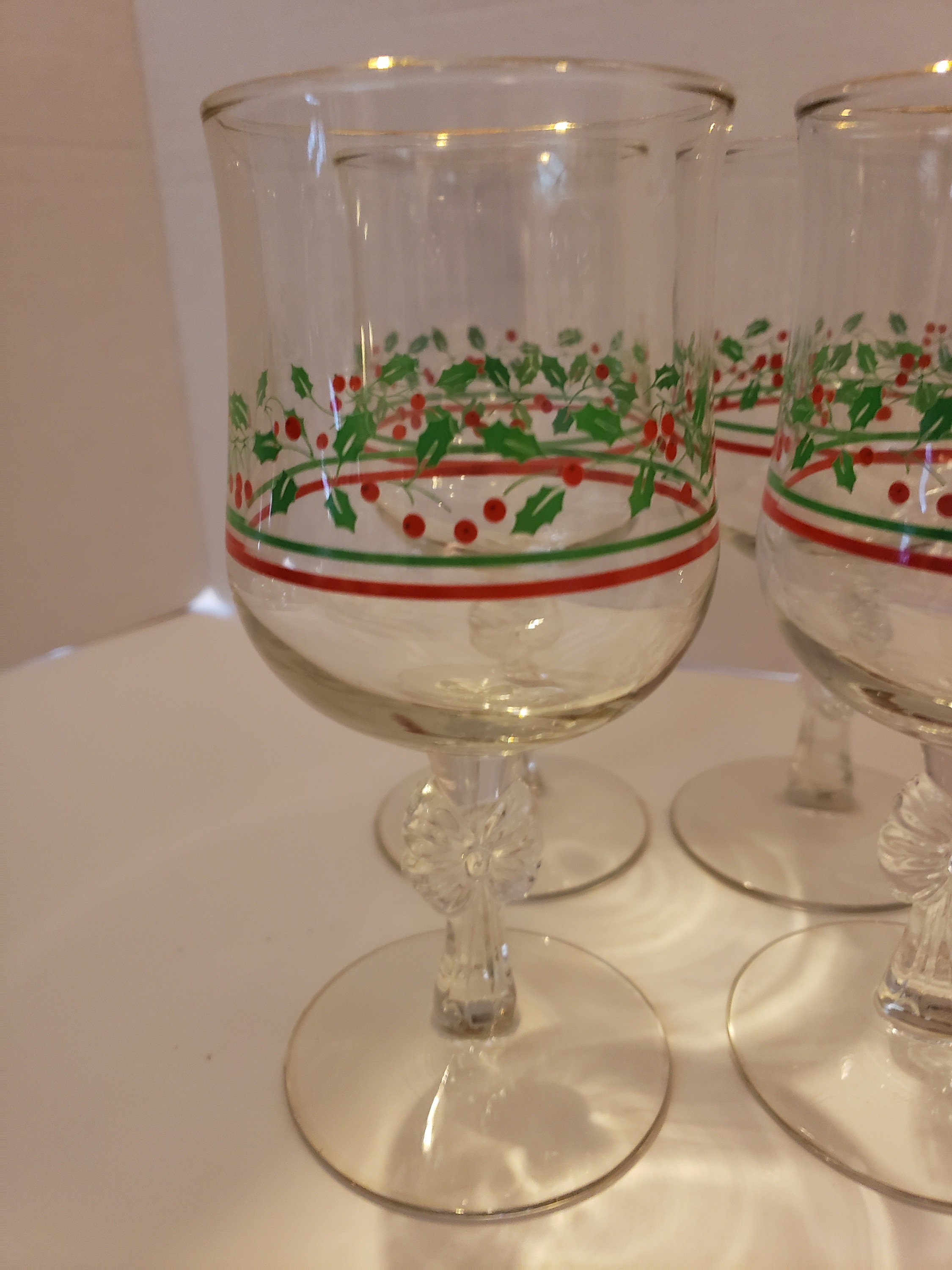Set of 4 Christmas holly wine glasses with bow stem by Arbys