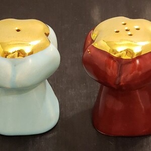 Lovely pair of decorative mushroom salt and pepper shakers in turquoise and burgandy with gold top 70s decor salt and pepper merry mushroom