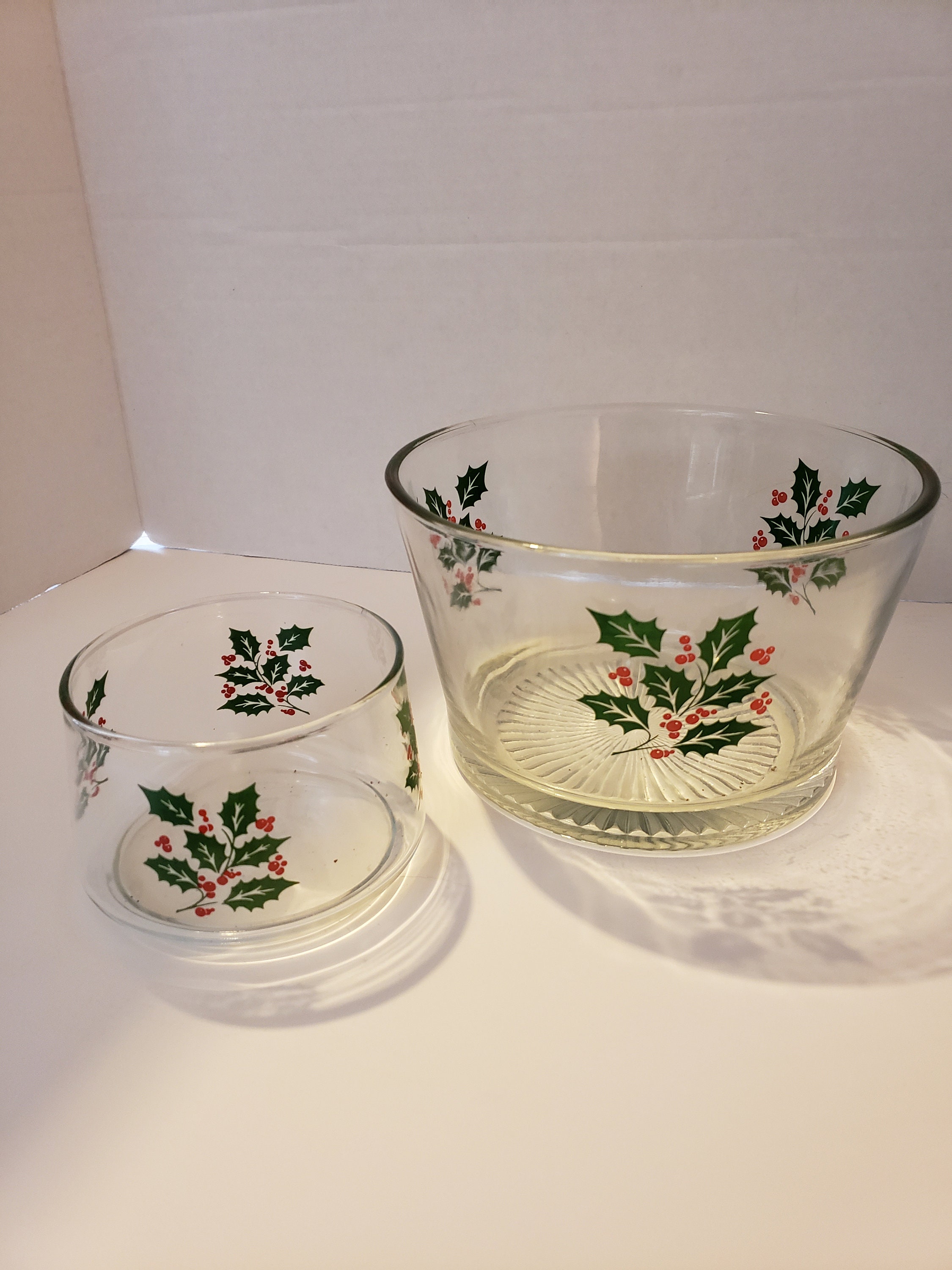 Set of 2 adorable 60s holly Christmas bowls glass chip and dip Holiday