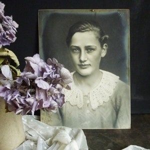 Lindo cartão de gabinete antigo, fotografia, CDV, Tintype, um retrato de menina muito mágico, formato grande, 12" x 16" .... ENCANTADOR!